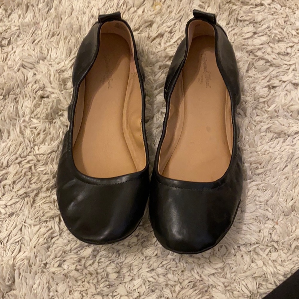 Barely Uswd Black Flats 7W